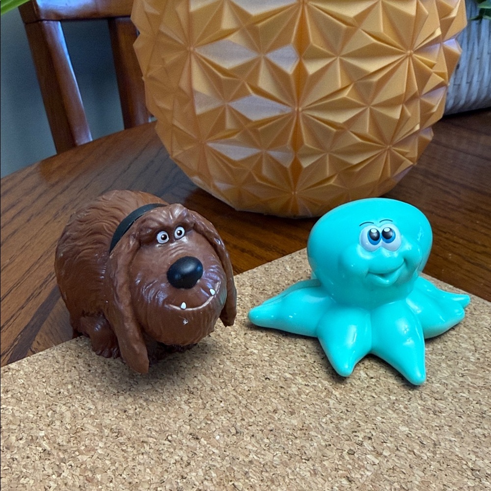 FREEBIE WITH PURCHASE Octopus Figure Duke The Secret Life of Pets PVC